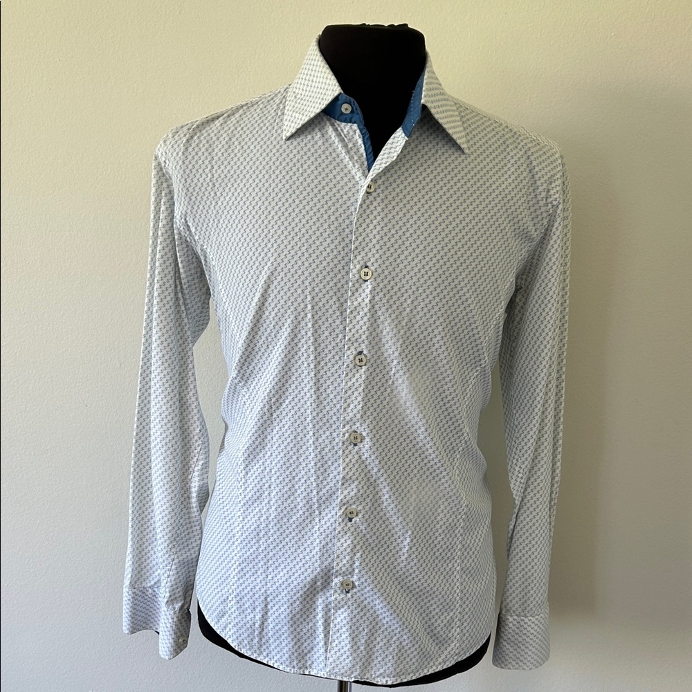Men's Blue and White Patterned Button Down Shirt